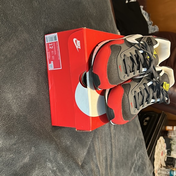 Men’s size 12 air maxs - Picture 4 of 4